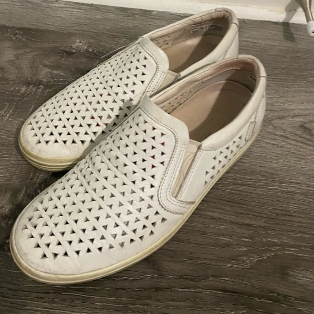 Ecco White Sneakers Comfortable and Stylish Extra Width